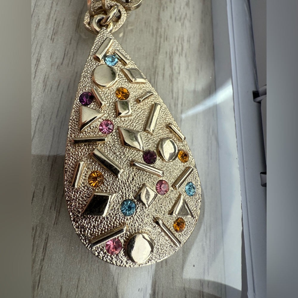 Vintage Sarah Coventry Goldtone Teardrop Pendant Necklace with Multicolor Stones - Picture 3 of 6